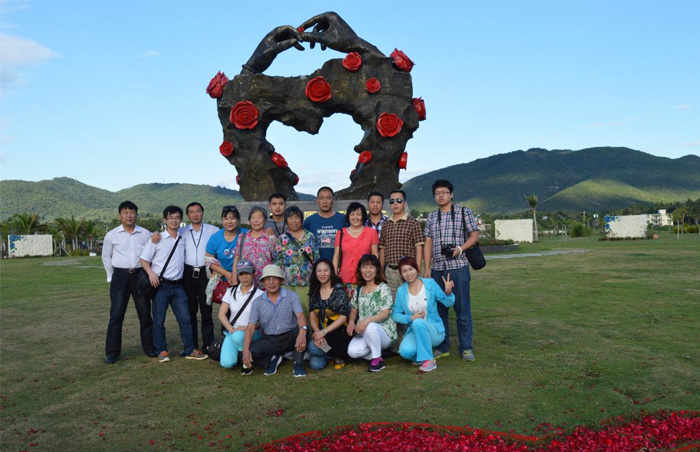 嘉格偉業(yè)貼縫帶公司員工海南游仍不忘關(guān)注貼縫帶應(yīng)用情況