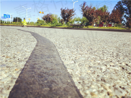 嘉格瀝青路面貼縫帶助力湖南道路養(yǎng)護公司圓滿完成任務(wù)