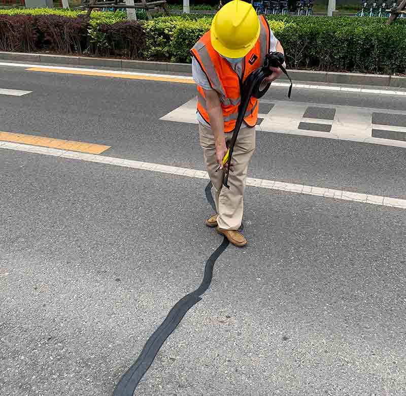 嘉格瀝青貼縫帶助力農村公路裂縫養護修補