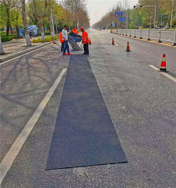 公路網裂貼修補路面龜網裂達到預期效果